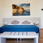 Gasthuis Via Delle 5 Terre 4*