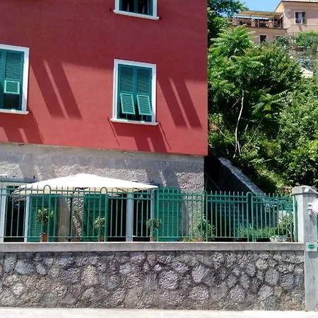 Konukevi Via Delle 5 Terre 4*
