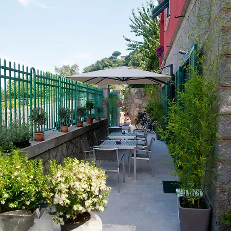 Konukevi Via Delle 5 Terre 4*