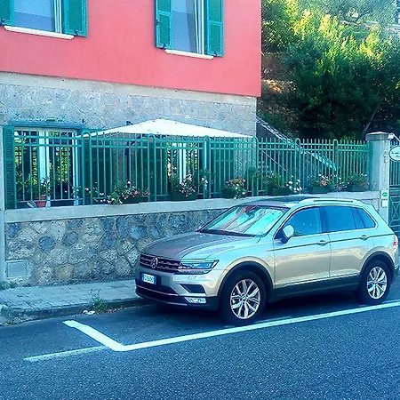 Konukevi Via Delle 5 Terre 4*