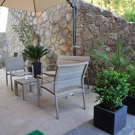 Konukevi Via Delle 5 Terre 4*