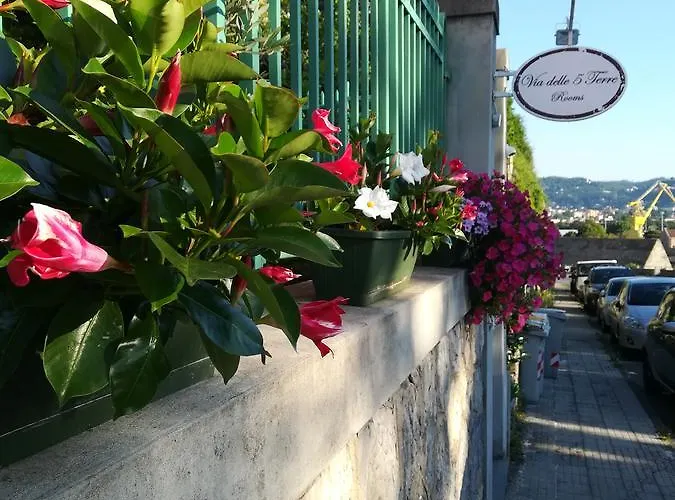 Πανσιόν Via Delle 5 Terre 4*